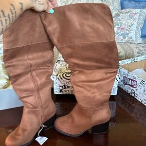 Brown boots new with tags